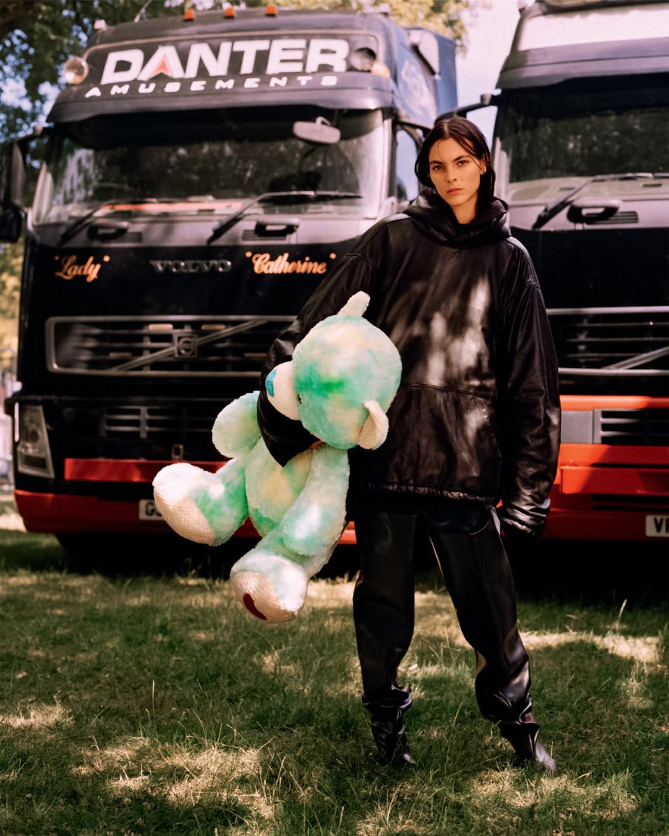 paper_muse's tweet photo. #BritishVogue 12์ํธ/ https://t.co/AnWHpYct92: MAGIC REALISM #VittoriaCeretti & #ChuWong, Photo #AlasdairMcLellan, Styling #JaneHow
#FW22 #ํจ์
์ฌ์ง #ํจ์
ํ๋ณด #๋ณด๊ทธํ๋ณด https://t.co/nv3Pkyp2Ys