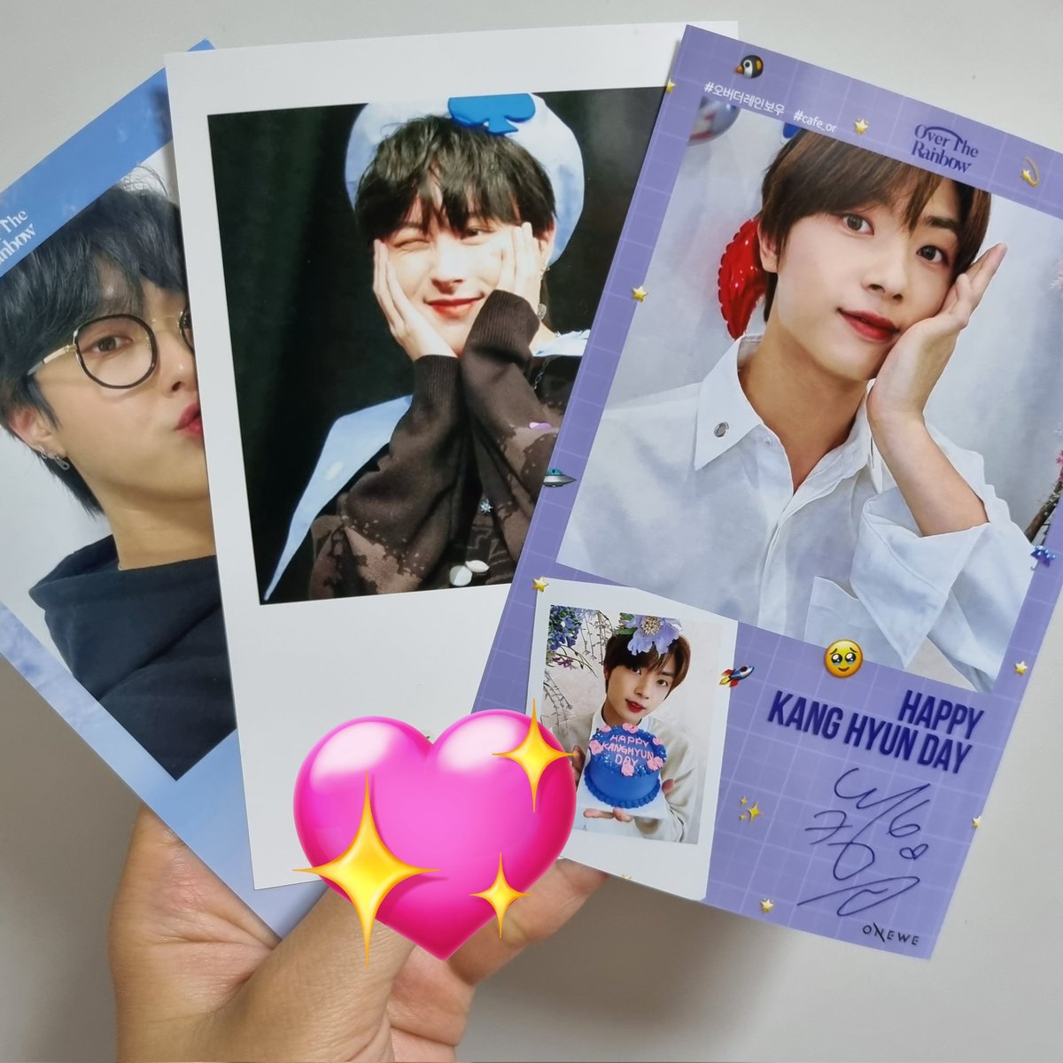 🐹 오버더레인보우

오레우 처음 가 본 사람? 쩌요~~~ 🙋‍♀️
히히 생각보다 넓고 깔끔하구 좋았당
그리고 마침 크리스마스 다가온다구 카페도 꾸미고 계셔서 구경 좀 했당 셀카도 와다ㅏ닫닥 찍음 ㅇㅅㅇ 여기 셀카 맛집이넹
앗 그리고 행구생축~💜💜💜💜💜

#On_Your_Orbit
#나의_밤하늘의_빛_현구데이
