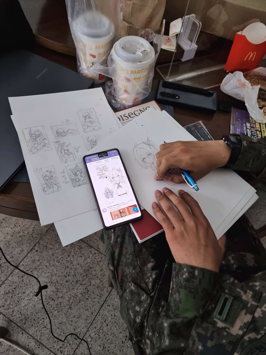 軍でもお絵かきは止まらぬ 