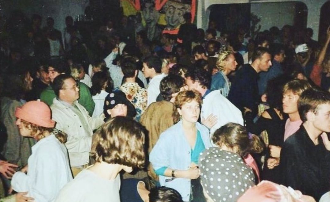 IbizaPast's tweet photo. Closing party of Amnesia 1989.
Photo Credit ▶️ @terrystuckshop
#amnesia #ibiza #ibizapast #eighties #londoncrew #london #balearic #housemusic https://t.co/maDXVa5pcG