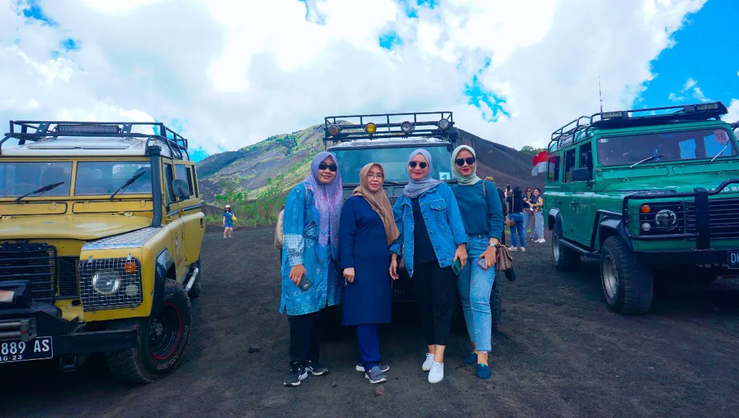 SunariTours's tweet photo. Gudang Garam Group Tour Regional office Bandung having fun while taking offroad  in Batur

#offroad #offroadinbali #trip #tour #grouptour #vacations #bali🌴 #love #sport #car #cool #intags #hobby #creative #hobbies #tripinbali #holiday #holidayinbali #sunaribali https://t.co/F5EpgsgsJn