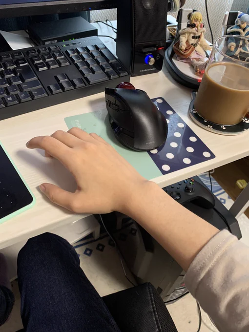 十分袖はいいすぎかも これくらいですわたしは手首のゴツがあるタイプの手なので、ここがフリーだとちょっと嬉しい 