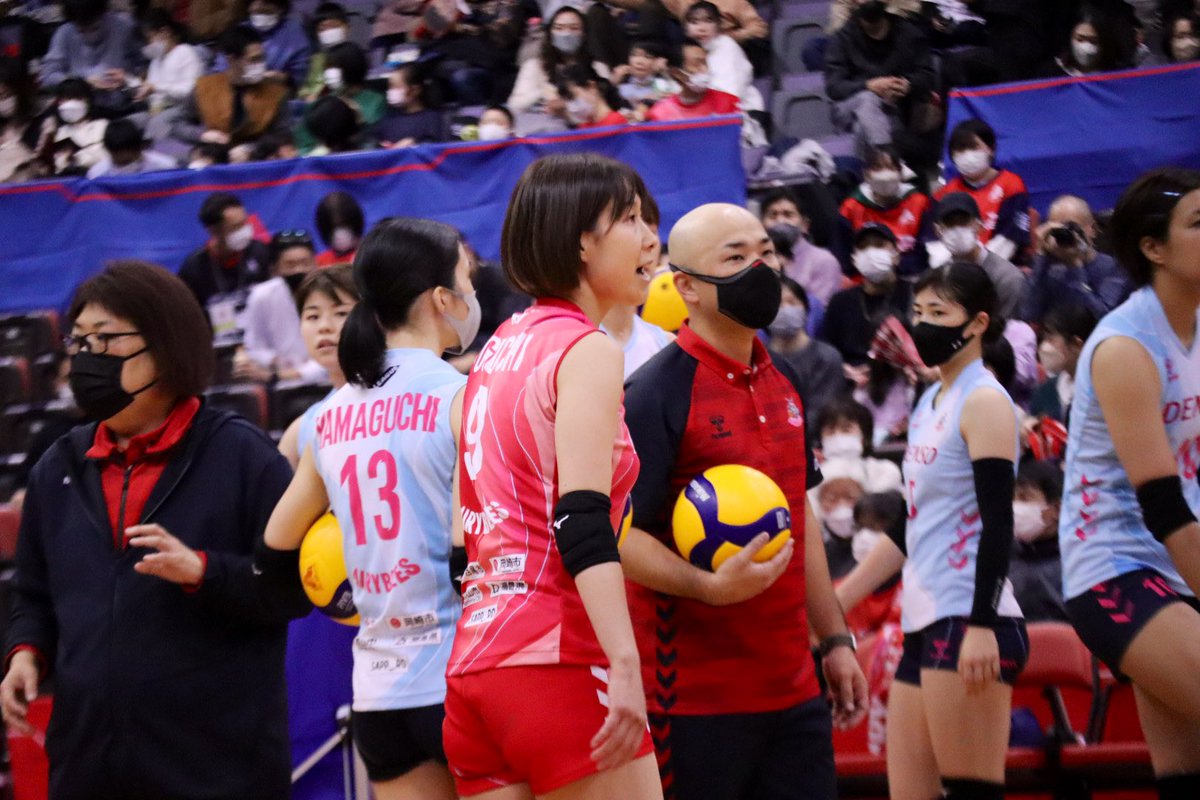 値下げしました。デンソーエアリービーズ 袖なしパーカー Vリーグ