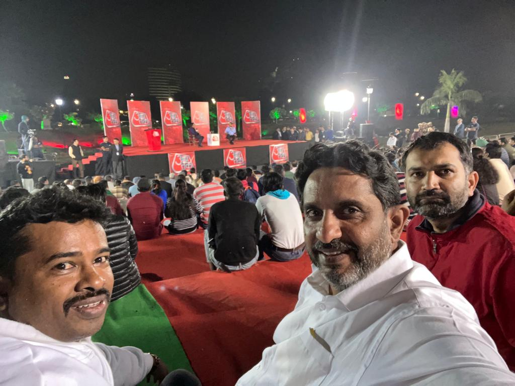 aapkaprithvi's tweet image. ಹತ್ತು ವರ್ಷಗಳ ನಂತರ, ನಾವು ಪ್ರಾರಂಭ ಮಾಡಿದ ಜಾಗದಲ್ಲೇ ಕುಳಿತು ಅರವಿಂದ್ ಕೇಜ್ರವಾಲರ ಮಾತುಗಳನ್ನು ಕೇಳಲು ಸಂತೋಷವಾಗಿದೆ
#ರಾಜಕೀಯ_ಬದಲಾವಣೆ
#ಜನಜೀವನ_ಸುಧಾರಣೆ
10 years later,back to where it all started !
Watching @ArvindKejriwal speak at a townhall in Connaught Place !
#ChangingPolitics
#ImprovingLives