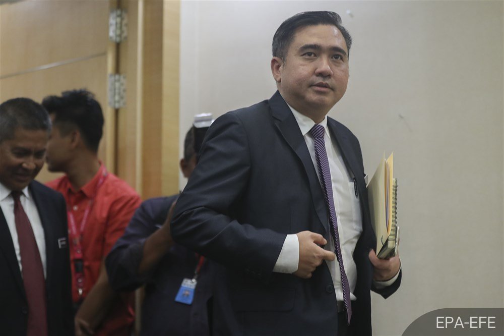 NewsBFM's tweet photo. 1. The Keretapi Tanah Melayu Bhd workers’ union has urged PM Anwar Ibrahim to appoint DAP’s Anthony Loke as Transport Minister.

“The union believes that the appointment would benefit public transport, especially in making it more efficient,” president Abdul Razak said. https://t.co/Na6ZawOdTh