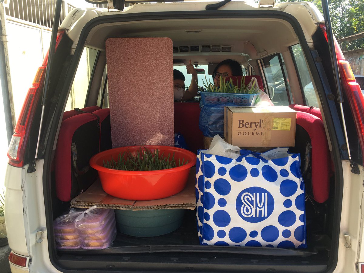 [N] Kalmahan niyo lang guys, eto na ang 1st hakot 🤣 #KampKihyuk

Shawrawt to our energetic volunteers, <a href="/nubebe514/">Nunu | Mab</a> &amp; <a href="/yeapaulee/">pao. ☽🐻🐹 (halt)</a>💕😉 kitakits!