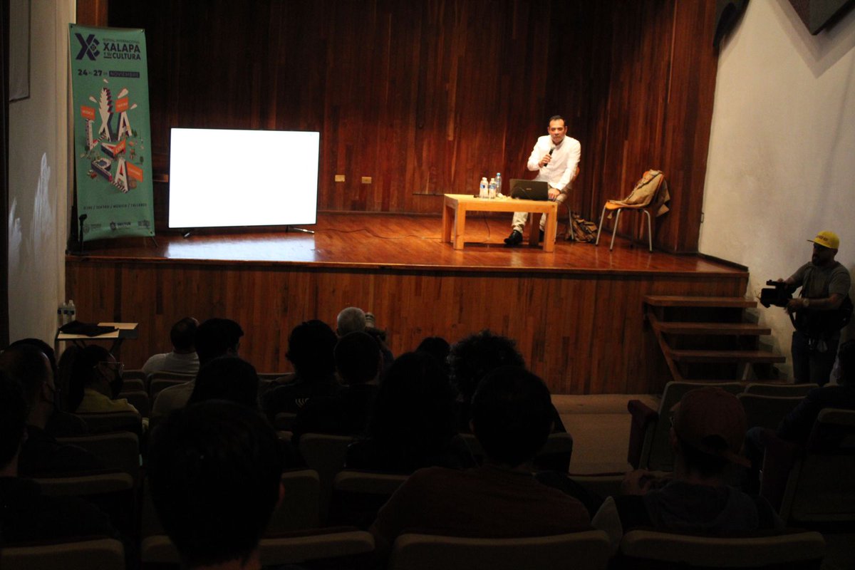 SECVERoficial's tweet photo. El cine fue el tema central de las actividades que se realizaron hoy en la @GACXalapa, en el marco del Festival Internacional Xalapa y su Cultura.
Se presentó una sesión de @CineMujer y se llevaron a cabo conversatorios con Aarón Campos y Terry Fernández.

#XalapaEsCultura https://t.co/3Y3UQbbNVA