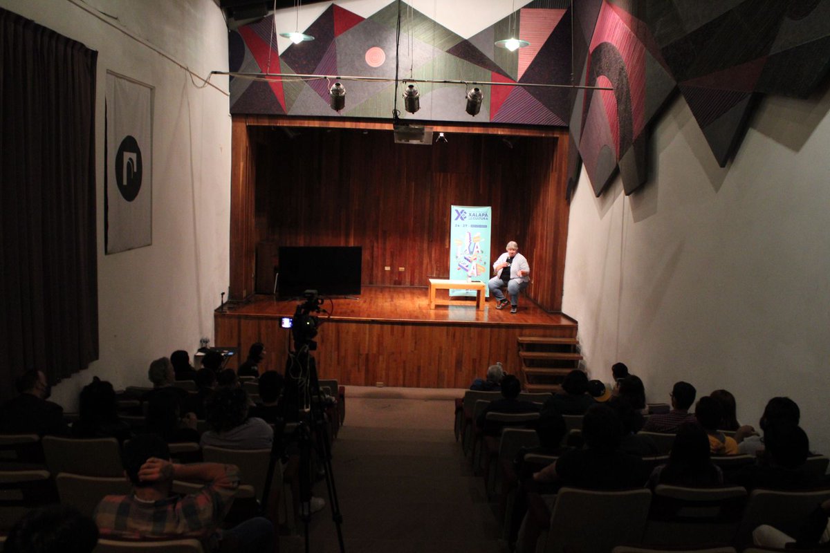 SECVERoficial's tweet photo. El cine fue el tema central de las actividades que se realizaron hoy en la @GACXalapa, en el marco del Festival Internacional Xalapa y su Cultura.
Se presentó una sesión de @CineMujer y se llevaron a cabo conversatorios con Aarón Campos y Terry Fernández.

#XalapaEsCultura https://t.co/3Y3UQbbNVA