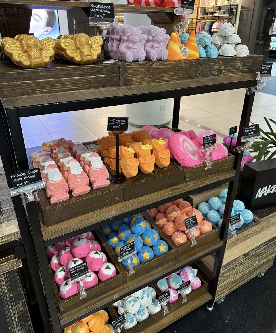 MalaysiaLush's tweet photo. Hey Penang people, we’re back at 1st Avenue Mall for our Christmas Pop-up! Come and get your favourite Christmas products here 🎄🧚‍♀️ https://t.co/axT9m1ICIn