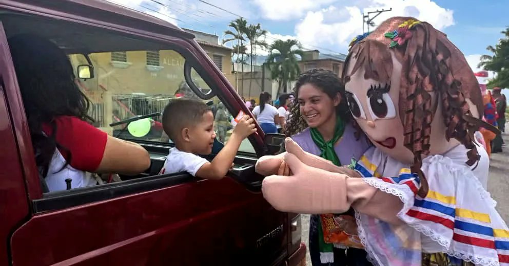 Desde el municipio S.R Carvajal, junto a nuestro Alcalde Bolivariano <a href="/LealWilssonPSUV/">WILSSON RICARDO MARIN LEAL</a> y la Primera Combatiente, hoy 25N realizamos un pasacalle para unirnos a la campaña de la
 #NoViolenciaDeGenero
#NoAlMaltratoDeNuestrasNiñasYNiños
#NoAlMatratoDeLaMujer
#NoAlMaltratoDeLosHombres