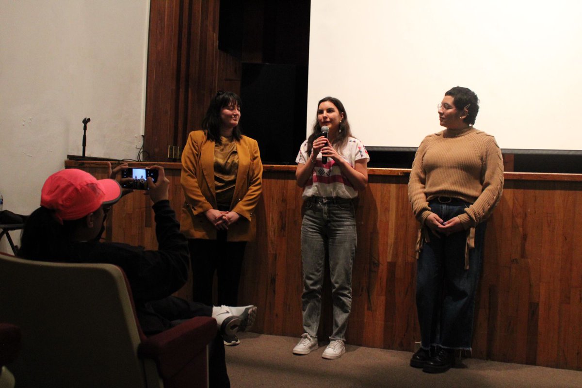 SECVERoficial's tweet photo. El cine fue el tema central de las actividades que se realizaron hoy en la @GACXalapa, en el marco del Festival Internacional Xalapa y su Cultura.
Se presentó una sesión de @CineMujer y se llevaron a cabo conversatorios con Aarón Campos y Terry Fernández.

#XalapaEsCultura https://t.co/3Y3UQbbNVA
