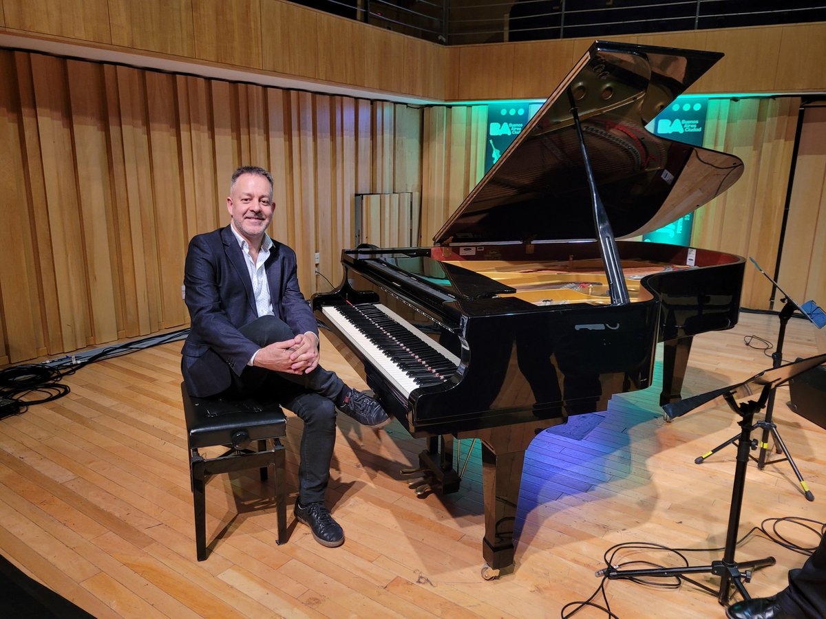 AleKalinoski's tweet photo. Anoche, en el Festival de Jazz de Buenos Aires 2022.
"Homenaje a Alfredo Remus" en La Usina del Arte.
Pianistas: Abel Rogantini y Alejandro Kalinoski.
Contrabajistas: Pablo Motta, Mariano Sívori, Pablo Tozzi y Nicanor Suárez.
Baterista: Fernando Martínez.
Gracias!
#BAJazz https://t.co/lLvTRrpwZj