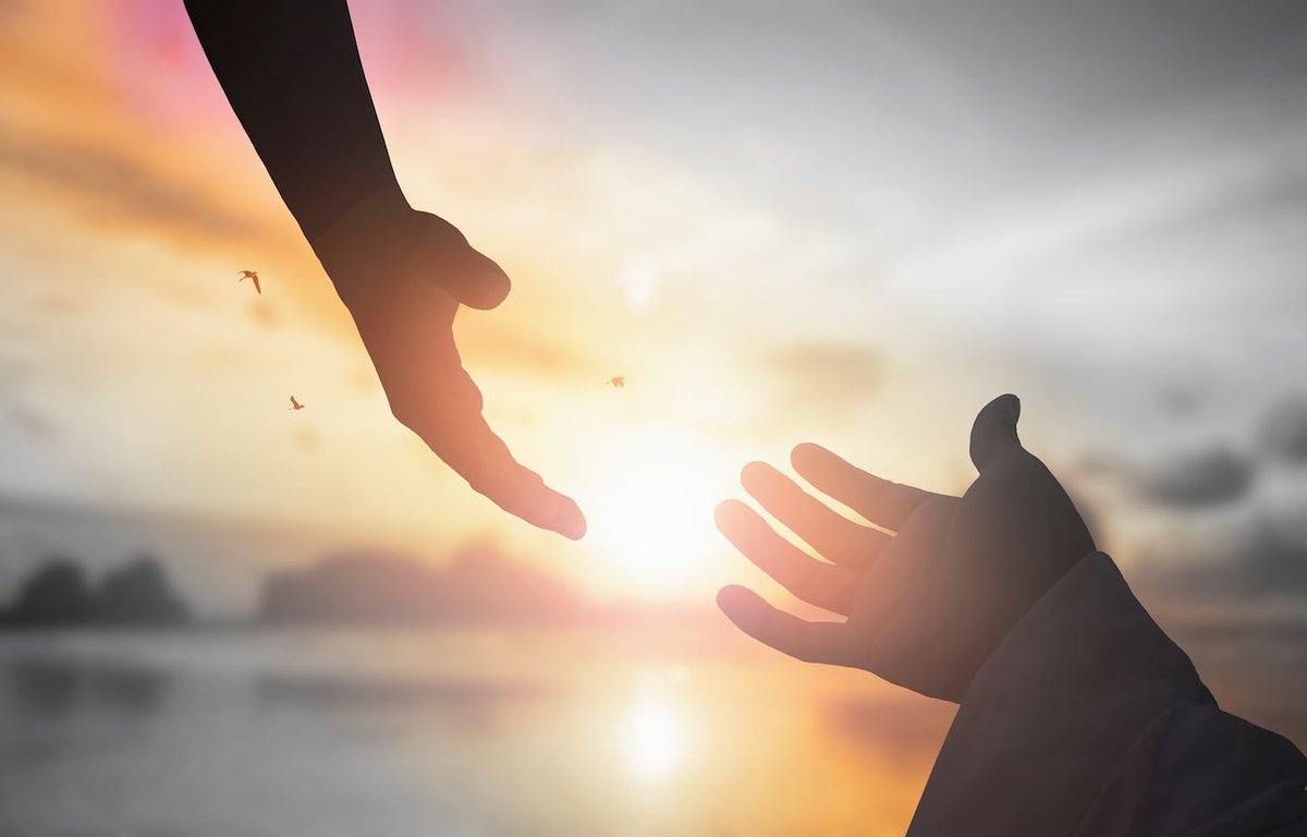 conecta2conDios's tweet photo. El mensaje que trajo esperanza a un mundo perdido, es el amor hecho carne, es restauración donde no la había, es paz en medio de un mundo convulsionado, pero por sobre todo es GRACIA ese amor que ni tú ni yo merecemos todo esto encarnado en una persona...
#Biblia https://t.co/3L5wEInNyo