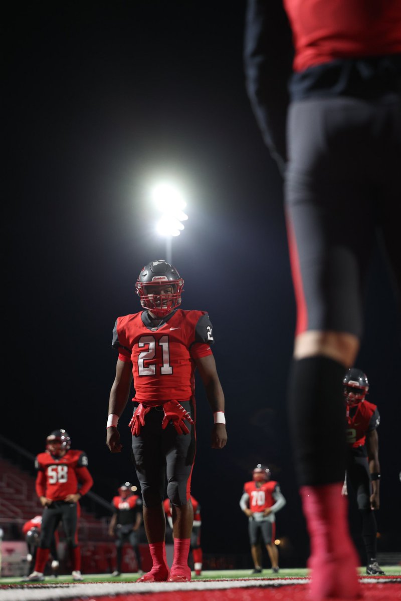 ToledoCCHS_FB's tweet photo. @ToledoCCHS_FB up 31 - 21 at half over @KFBknights. 

Go Irish!!☘️☘️☘️

📸 @GlassCityPhoto1 
🎥 @estesproductions https://t.co/s18YzFPgsn