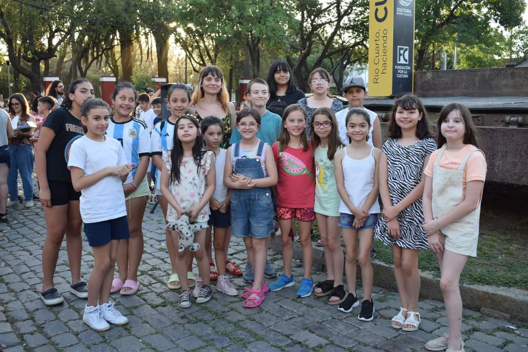 🎨ARTE PARA APRENDER. 
Cierre de ciclo lectivo 2022🎨

Desde la Subsecretaría de Educación y Culto del Gobierno De Río Cuarto acompañamos con alegría la "Muestra anual de niñas, niños y adolescentes de nuestra Escuela Municipal de Artes Plásticas. Manuel Belgrano.