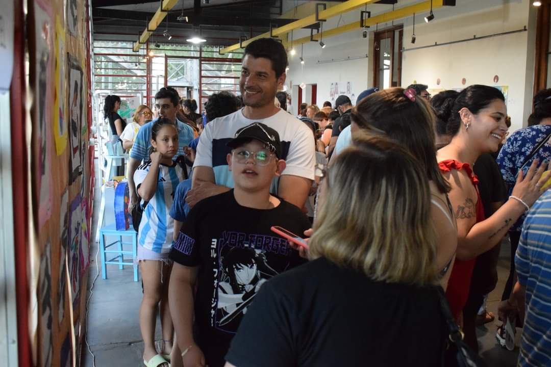 Es una herramienta lúdica y pedagógica que nos permite manifestar diversas formas de ver el  mundo.  

#ArteTransforma #EsEducación #LaCiudadNosUne 
<a href="/jmllamosas/">Juan Manuel Llamosas</a> Escuela Municipal de Artes Plasticas. Manuel Belgrano Secretaría de Educación / <a href="/gobderiocuarto/">Gobierno de Río Cuarto</a>
