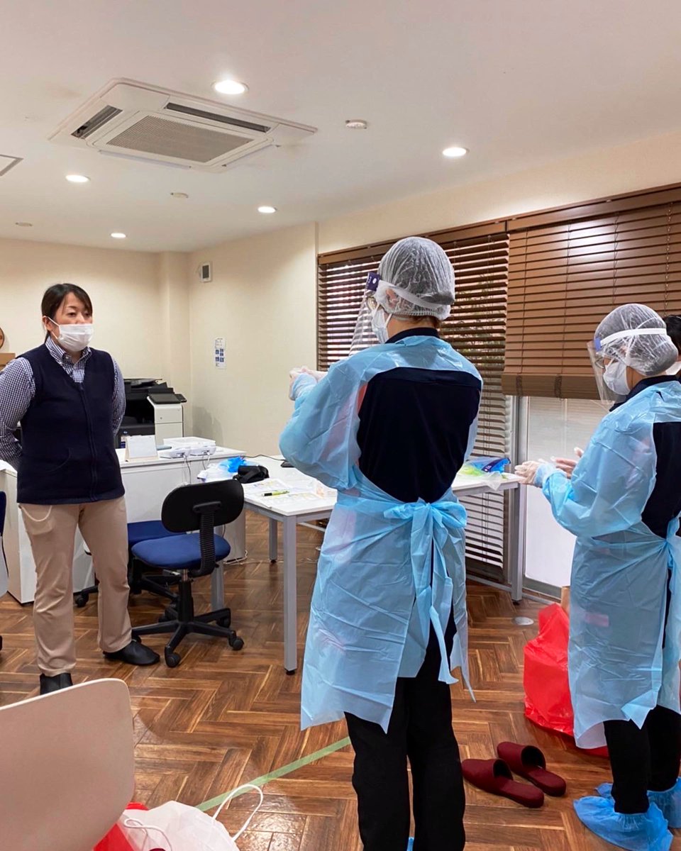 care_rise's tweet photo. 先日はセコム市川訪問看護ステーション サテライト市川南 様に「PPE着脱方法」を教えていただきました。訪問ならではのシチュエーションを想定して行い、大変勉強になりました。#訪問介護　#訪問看護 https://t.co/uC8CiM0hFh