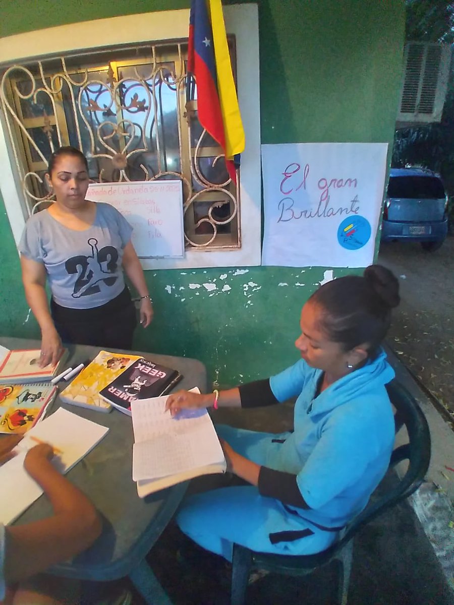 MisionrobinsonC's tweet photo. Ambiente El Brillante del sector El Topito II activo con las actividades
@NicolasMaduro @_LaAvanzadora @MervinMaldonad0 @JacquelinePSUV @RobinsonZulia @dcabellor @delcyrodriguezv @MPPEDUCACION @nervasanchez23 https://t.co/qlq8gUdd5S
