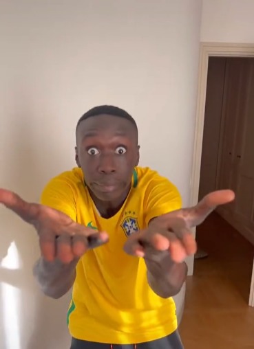 MilkBrother_'s tweet photo. Qual o problema de usar uma vaga pra convocar o Daniel Alves pra copa???

#worldcup #worldcup2022 #seleçãobrasileira #brasil #hexa https://t.co/dCKewgU9FG