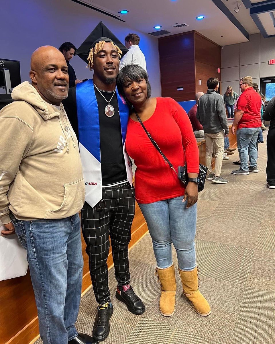 BeejaayW's tweet image. Mama I Did It ❤️🎓