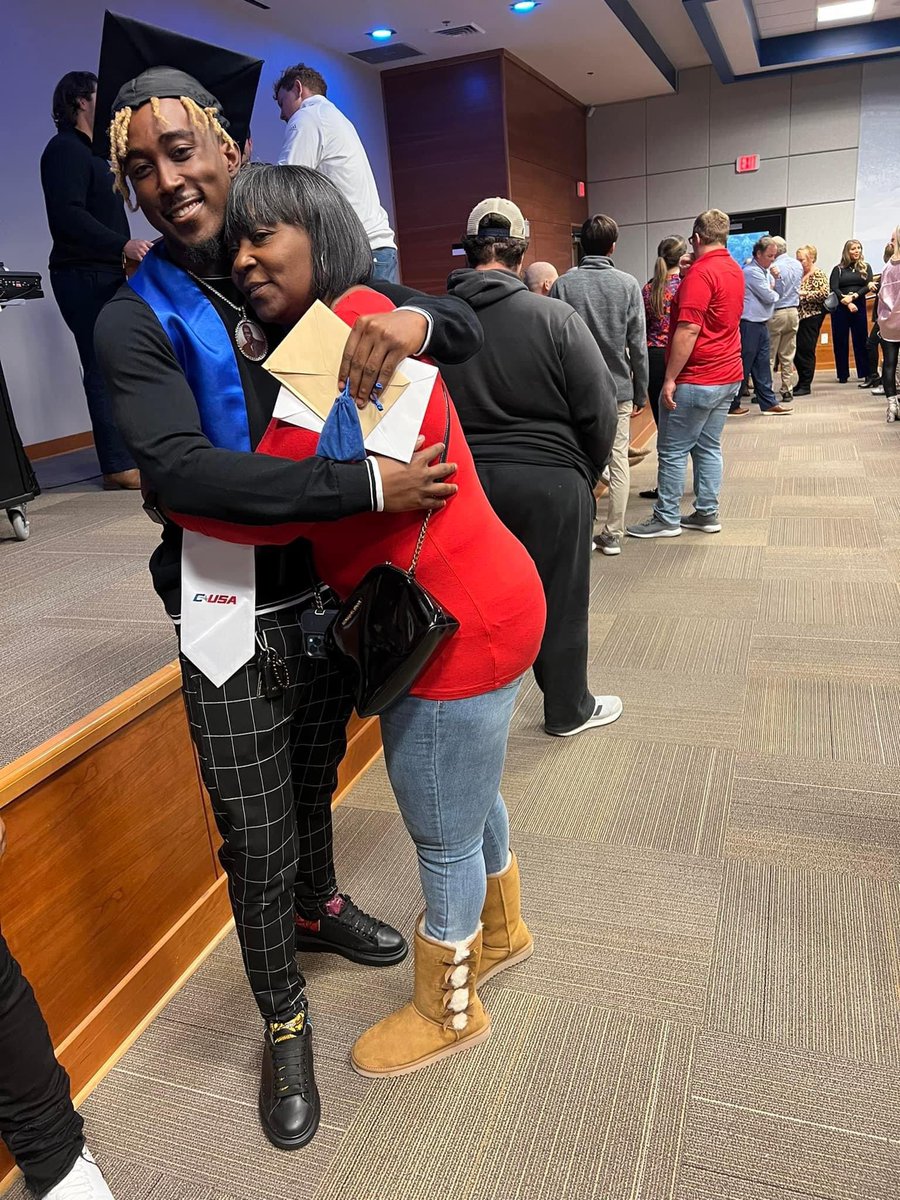 BeejaayW's tweet image. Mama I Did It ❤️🎓