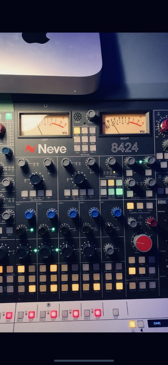 Out on the Weekend (Neil Young) 
Covered by Scott Houchens + Cafe Unit. Tracked on our Neve 8424 console❤️ #tribute #classiccovers #neve #analog #ohioartist 

music.youtube.com/watch?v=VHwqgK…