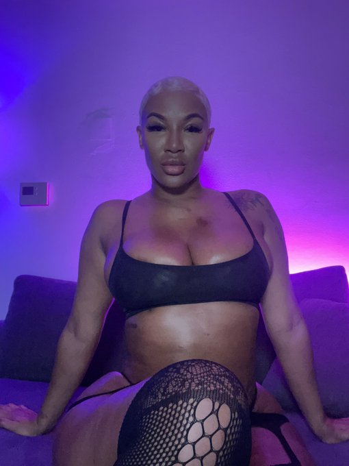 I&rsquo;m about to go LIVE on OF&hellip;. You gonna join me https://t.co/HYKVrVHyFx https://t.co/ciK5eHUiyb<a href="/tag/unpopularopinion"class="tags"><span>#unpopularopinion</span></a>