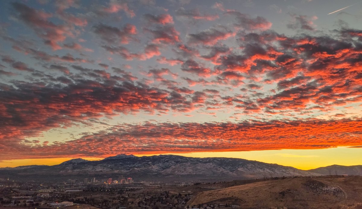 Whoa! Anybody else see that? #sunset #BiggestlittleCity