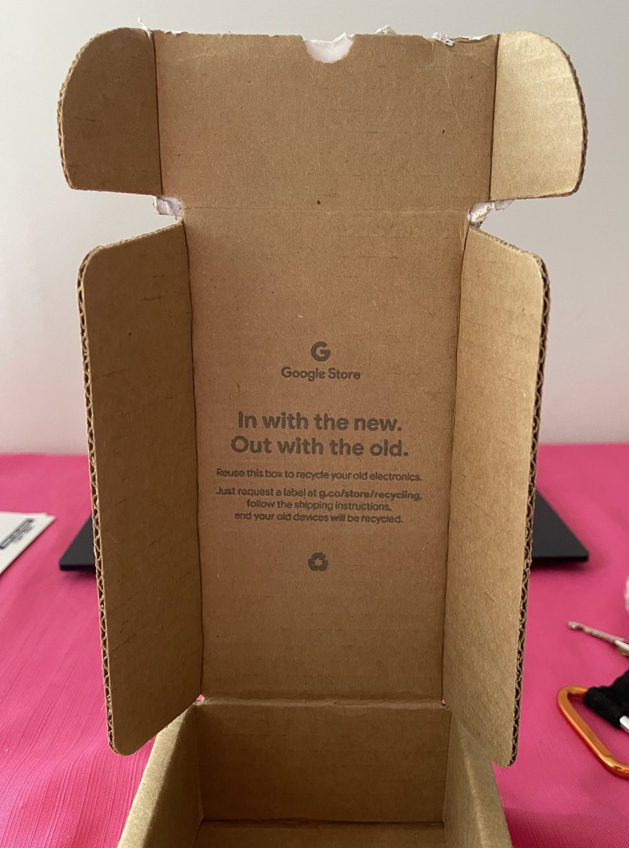 AlexFranchini14's tweet photo. After years of looking it from afar with curiosity, I got it!  🐣 #Pixel7Pro #Pixel7 #Android #Google #GoogleOne good bye #iPhone12ProMax https://t.co/vtzYwzaZGX