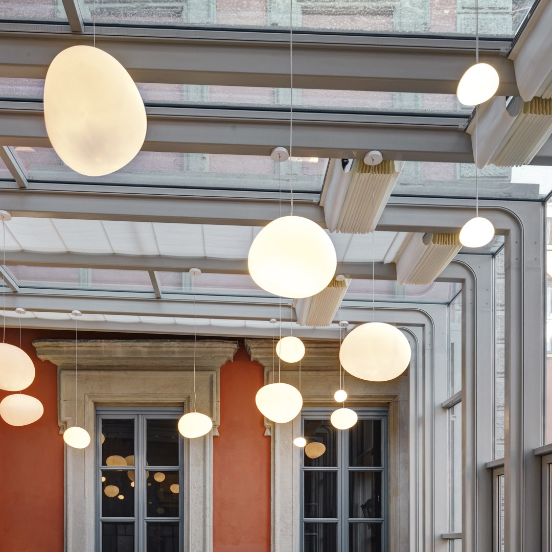 Interior_Deluxe's tweet photo. Perfect for creating magic scenes in the open air with its pleasantly organic shape.

Gregg Pendant from Foscarini at 20% off!
https://t.co/thWpBwz5BJ

#interiordeluxe #modernlighting #lightingdesigner #lightingdesign #interior #interiordesign #interiordesigner https://t.co/LNMmvhu1RM