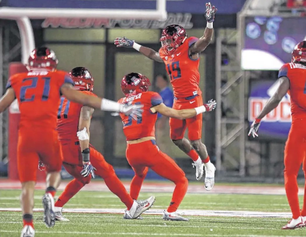 11/25/16 – Of their 588yds of offense, UA rushed for a school-record 511yds (QB Brandon Dawkins: 12-183-2 (3-8-77-1 passing); WR Samajie Grant: 19-176-3; RB Zach Green: 14-126) as the Wildcats crushed the #ASU Sun Devils 56-35. ASU QB Wilkins: 43-58-372, 3TDs. #ForksUp #BearDown