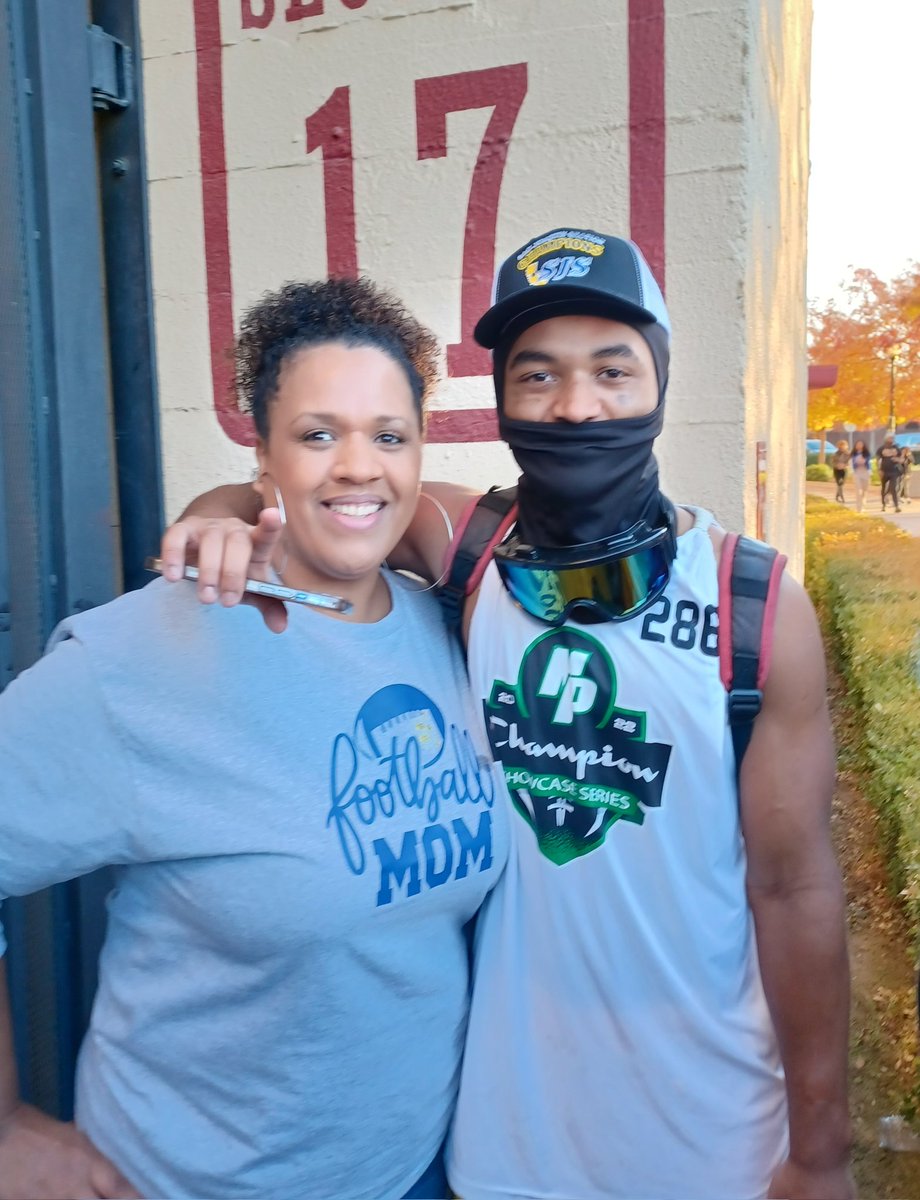 dgoss_1975's tweet photo. That's my football sections champ baby!! Congrats to my youngest son Kyrell #6 and the rest of the Grant Pacers on today's win!! I am so proud of you on this journey!! 💛💙🏈💪🏾🎉
@Kyrellgp @grant_union @CReedGHS https://t.co/IXnEGSXHus
