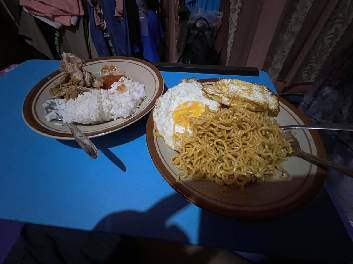 GuhTIP's tweet photo. Paket lengkap tengah malam cok.. https://t.co/JkSndkFJT7