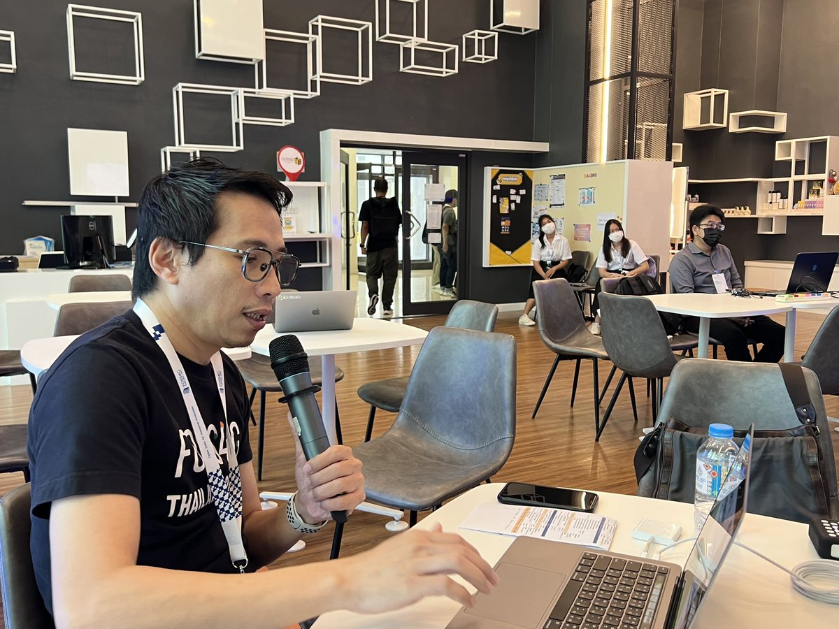 FOSS4GTH's tweet photo. OGC Features Workshop at FOSS4G Thailand 2022 @opengeospatial  #FOSS4GTH #FOSS4G https://t.co/naK0I9Vj9E