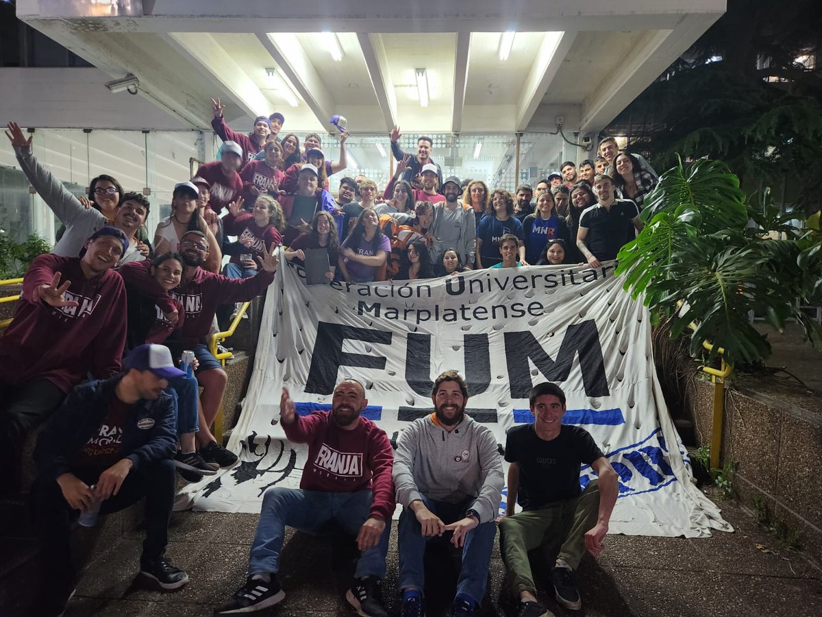 jai_illa's tweet photo. Me cuentan que @caucesmdp vuelve a conducir la @FUMdP en el frente #NuevaReforma
Por una Federacion que vuelva a pensar, representar y hacer por los/as 25.000 estudiantes, por la Educación Pública!
Felicitaciones Ivan Vivas.
Viva el @MNR_Nacional https://t.co/ZvVMlPW0q8