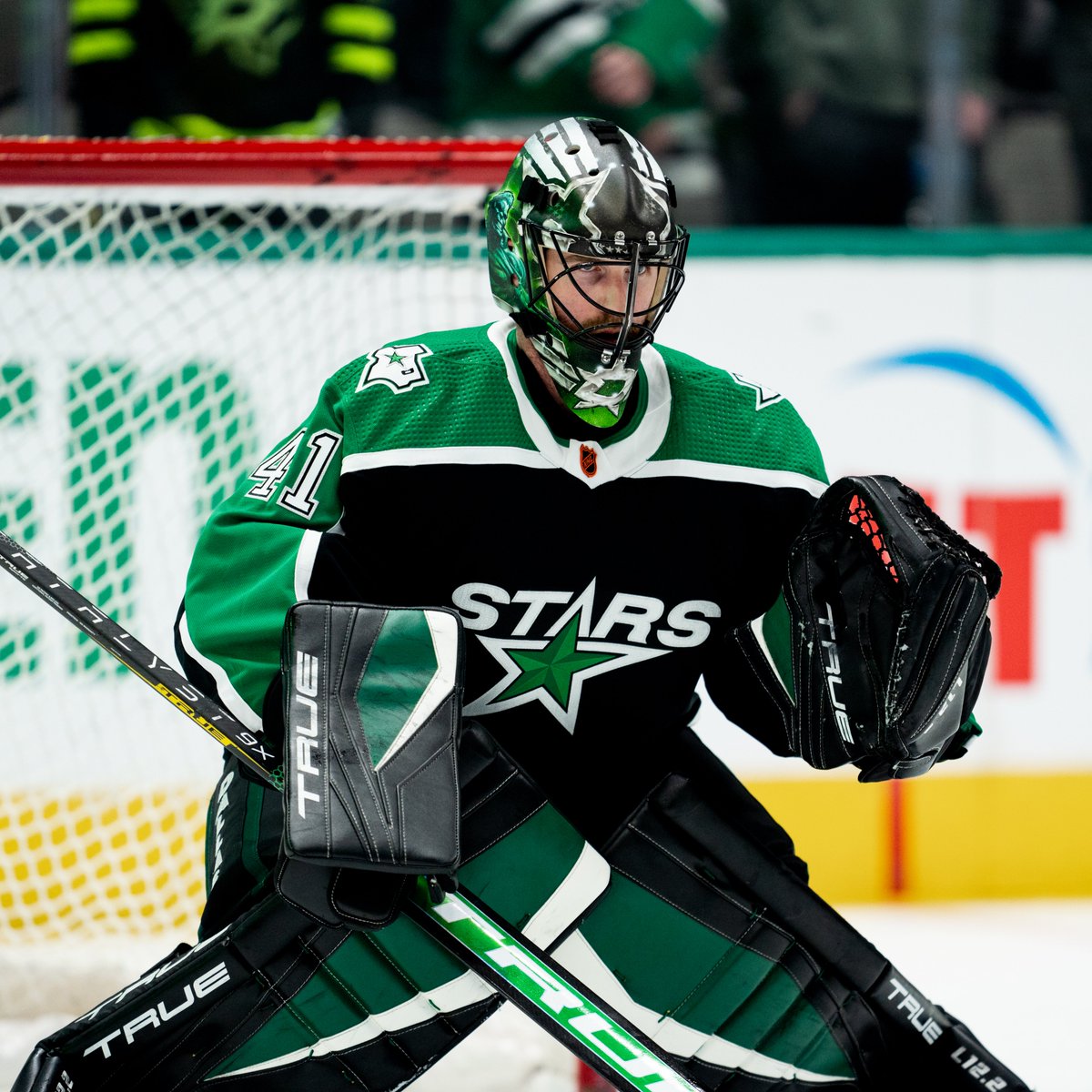 Does any goalie's gear look as perfect with their #reverseretros as <a href="/wedgewall/">Scott Wedgewood</a>?