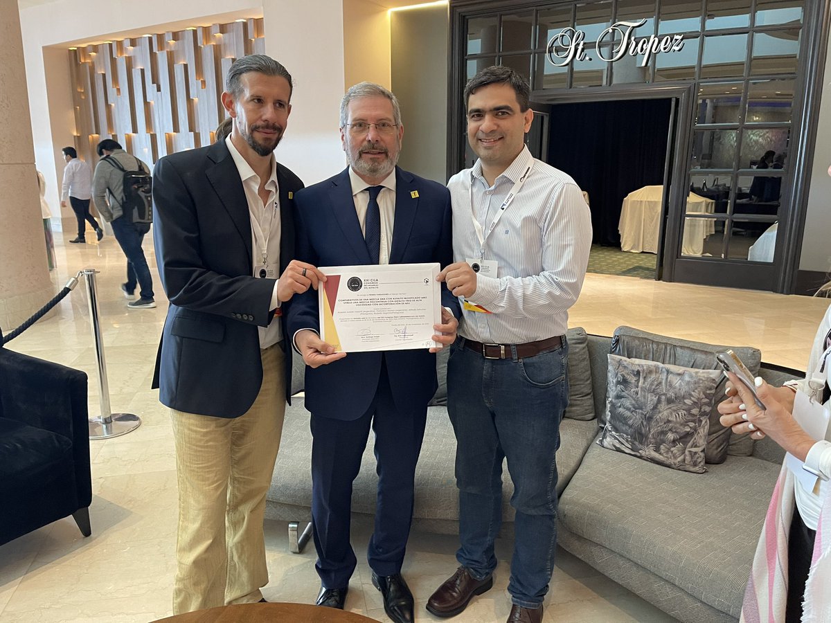 Desde #CarreterasyAlgoMas felicitamos a los ganadores del premio fundadores del <a href="/CilaXxi/">CILA XXI</a> #XXICILA los ingenieros <a href="/nosettiadrian/">Adrián Nosetti</a> <a href="/franciscomorea/">Francisco Morea</a> <a href="/alfredoesm/">Alfredo Sánchez</a> gran logro de un gran trabajo binacional 🇵🇾🇦🇷entre paraguayos y argentinos🙌🏻