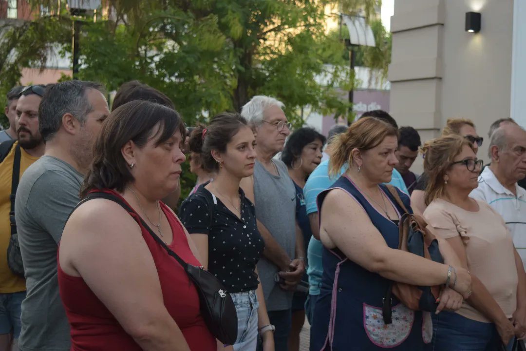 PJLanus_oficial's tweet photo. A 40 años del Lanusazo recordamos, juntos a compañeros y compañeras, la gesta histórica de nuestro pueblo, que movilizó masivamente desde distintos barrios de Lanus al viejo edificio municipal en contra de la última dictadura cívico militar.
#PJLanus #Lanusazo https://t.co/zRq0rKafOV