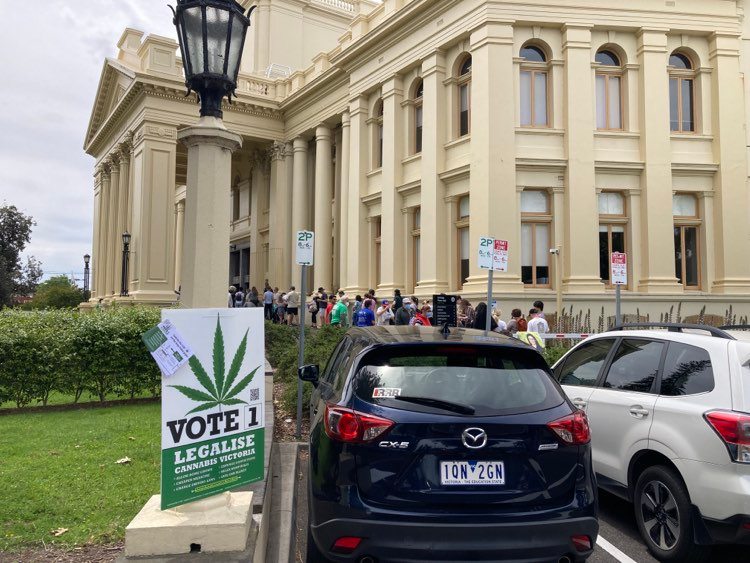 lcvicparty's tweet photo. The most progressive state in Australia needs to make progress. Let's lead the way!
#LookFortheLeaf and VOTE 1 in the upper house to make #legalisecannabis a reality for Victoria!
#vicvotes #victoriavotes #vicvotes2022 #vicpol #endprohibition #timefor change #timeforhealing https://t.co/zpc1EcikeV