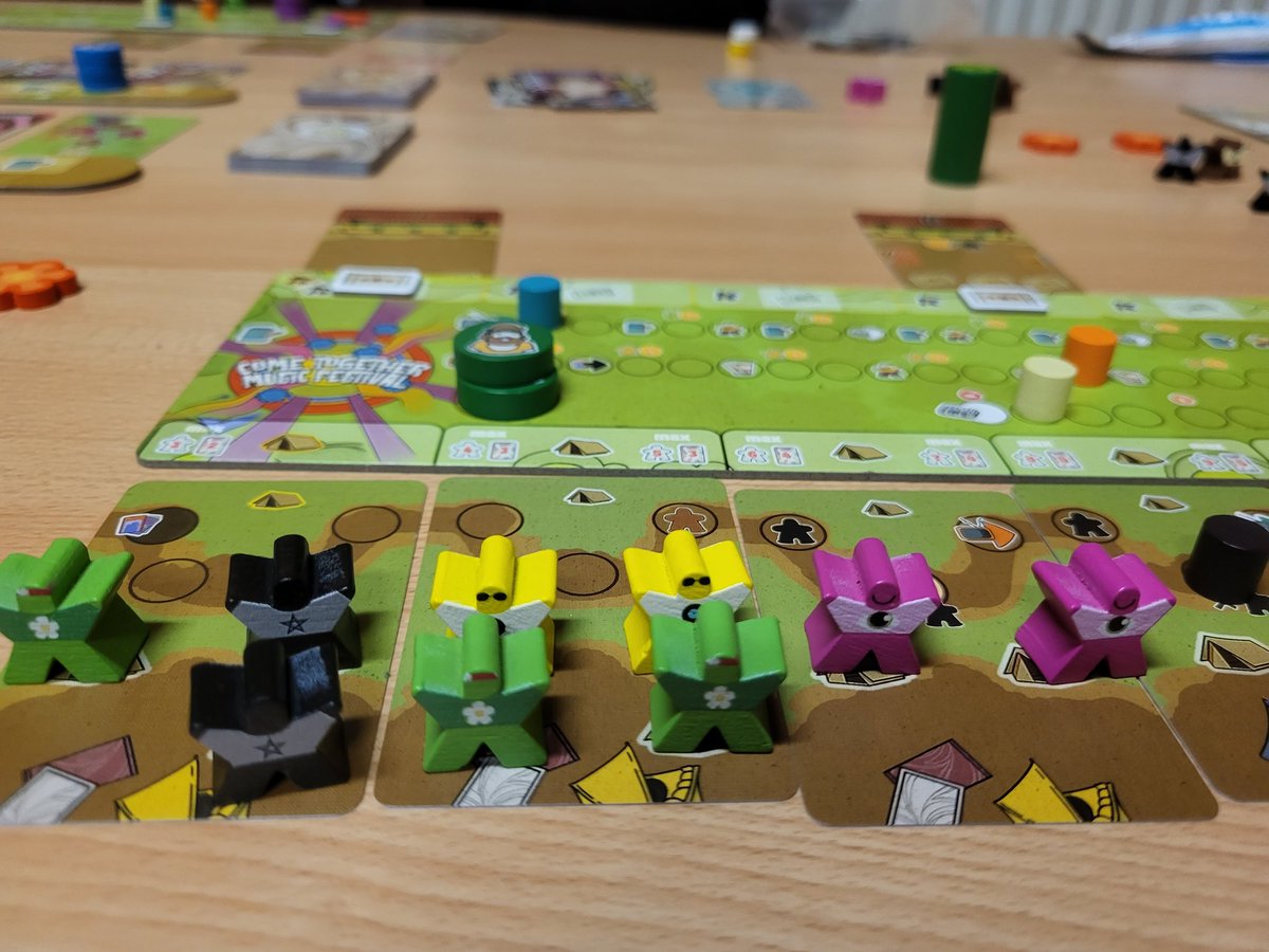 ExpertGameAward's tweet photo. Fin de soirée avec Come Together chez @ChilifoxGames. Partie rapide et avec peu de complexité pour des hard gamers moins dans l'ambiance festive que des joueurs occasionnels. https://t.co/32cNrZwzrs