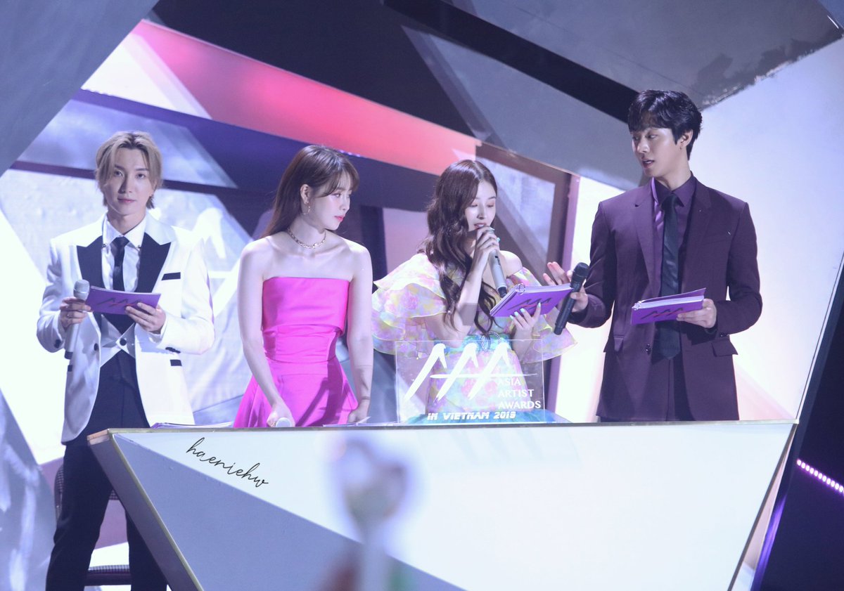 HoangHaenie's tweet photo. [191126 - 221126]
AAA 2019 IN HANOI, VIETNAM
#SUPERJUNIOR #nancymomoland #AhnHyoSeop #JungHaeIn #YoonA #LeeKwangSoo #GOT7 #ONGSEONGWU #AAA2019 https://t.co/klMry2Z1Wm