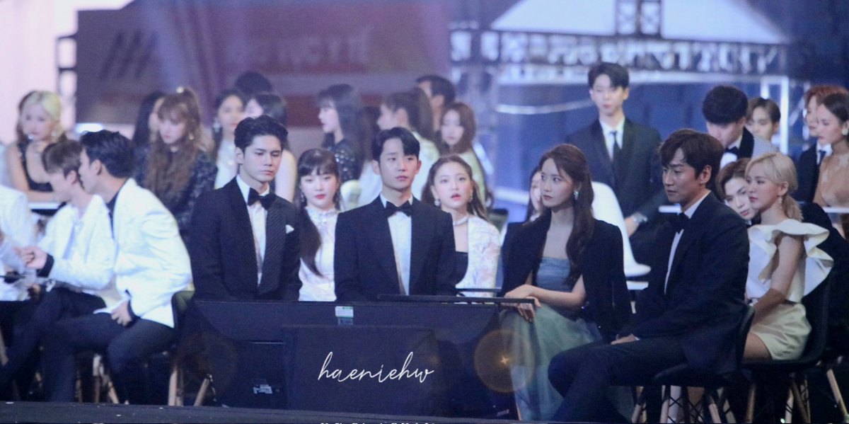 HoangHaenie's tweet photo. [191126 - 221126]
AAA 2019 IN HANOI, VIETNAM
#SUPERJUNIOR #nancymomoland #AhnHyoSeop #JungHaeIn #YoonA #LeeKwangSoo #GOT7 #ONGSEONGWU #AAA2019 https://t.co/klMry2Z1Wm