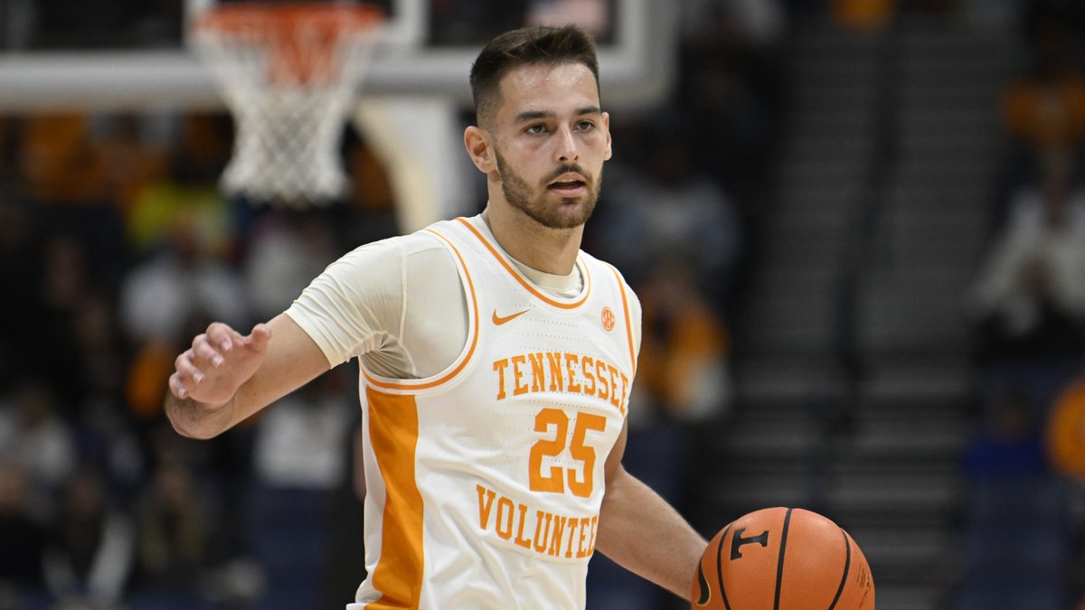 BleacherReport's tweet photo. TENNESSEE TAKES DOWN NO. 3 KANSAS, 64-50 🔥

Santiago Vescovi: 20 PTS, 6 REB, 5 3PM https://t.co/bkhTiOrhvT