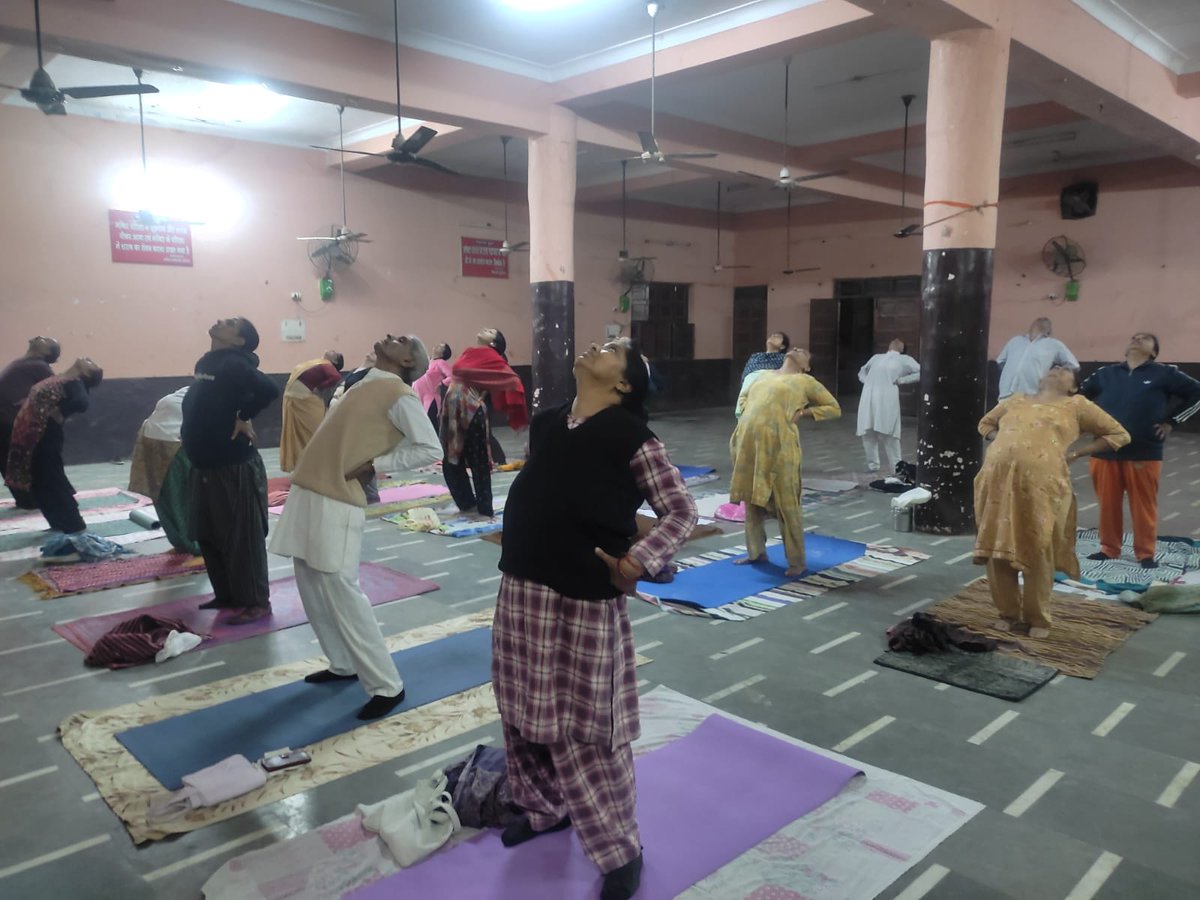 Dillikiyogshala's tweet photo. "दिल्ली की योगशाला"- सनातन धर्म मंदिर उत्तम नगर,  दिल्ली।
#DilliKiYogshala
#दिल्लीकीयोगशाला 
#Yoga https://t.co/7QgOPbPbj1