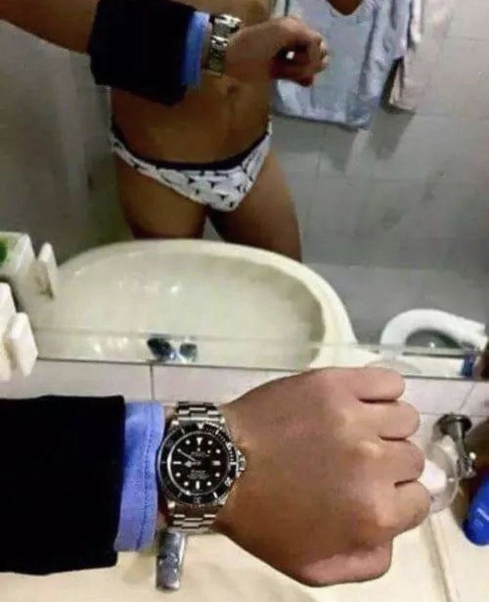 0pencarry's tweet photo. Pretty cool watch from my sister in-law #BlackFriday https://t.co/fGVWvuzrNw