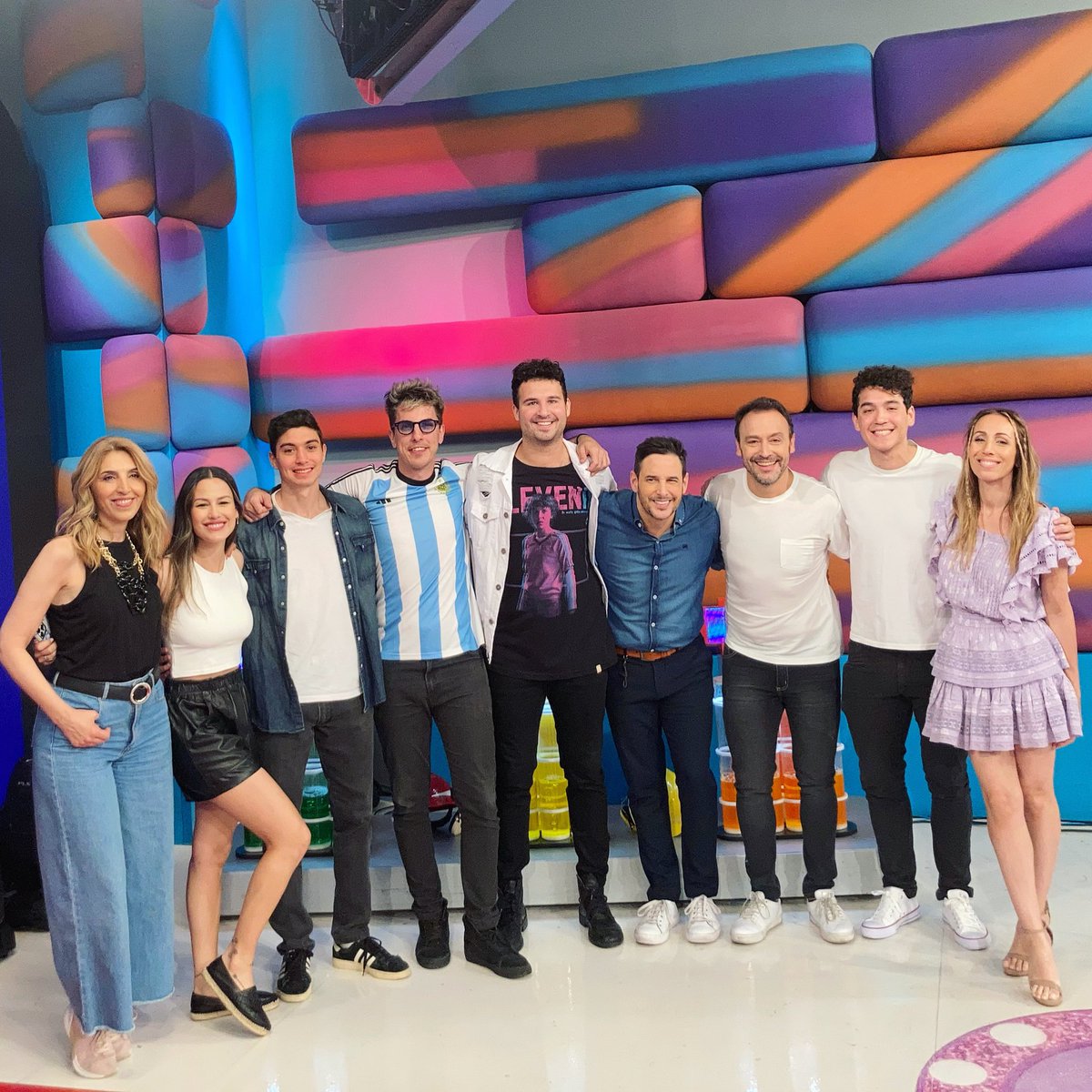paraexotica's tweet photo. Momento post show en @socioseltrece de @eltreceoficial 🎉 Gracias por la invitación y la buena onda ✨ https://t.co/gmU4gY2DtN