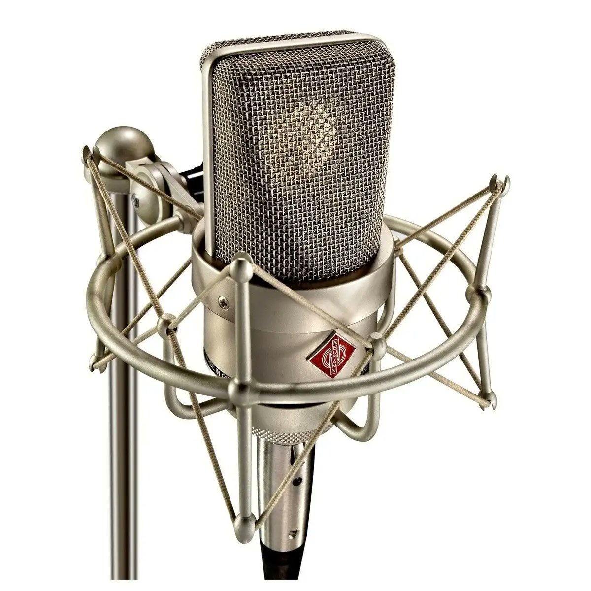 CoryPerkinsVA's tweet photo. Soon to be added to my studio is the microphone of a long term goal that I had. My wife surprised me with a early Christmas present. A Neumann TLM 103. I hope it goes well with my studio and it will get much use! #MyWifeIsCoolerThanYours #voiceover #VoiceActors #studiobooth https://t.co/cVCMMOTmG0