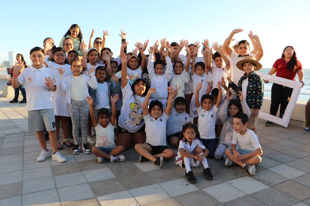 DIFMazatlan's tweet photo. Más de un centenar de crías de tortugas golfina fueron liberadas en un acto de amor a la vida, por parte de Acuario Mazatlán, DIF Mazatlán y alumnos de la Primaria  “Vasco de Quiroga”, en playas de la avenida Del Mar. https://t.co/5TcIcMXU0Z