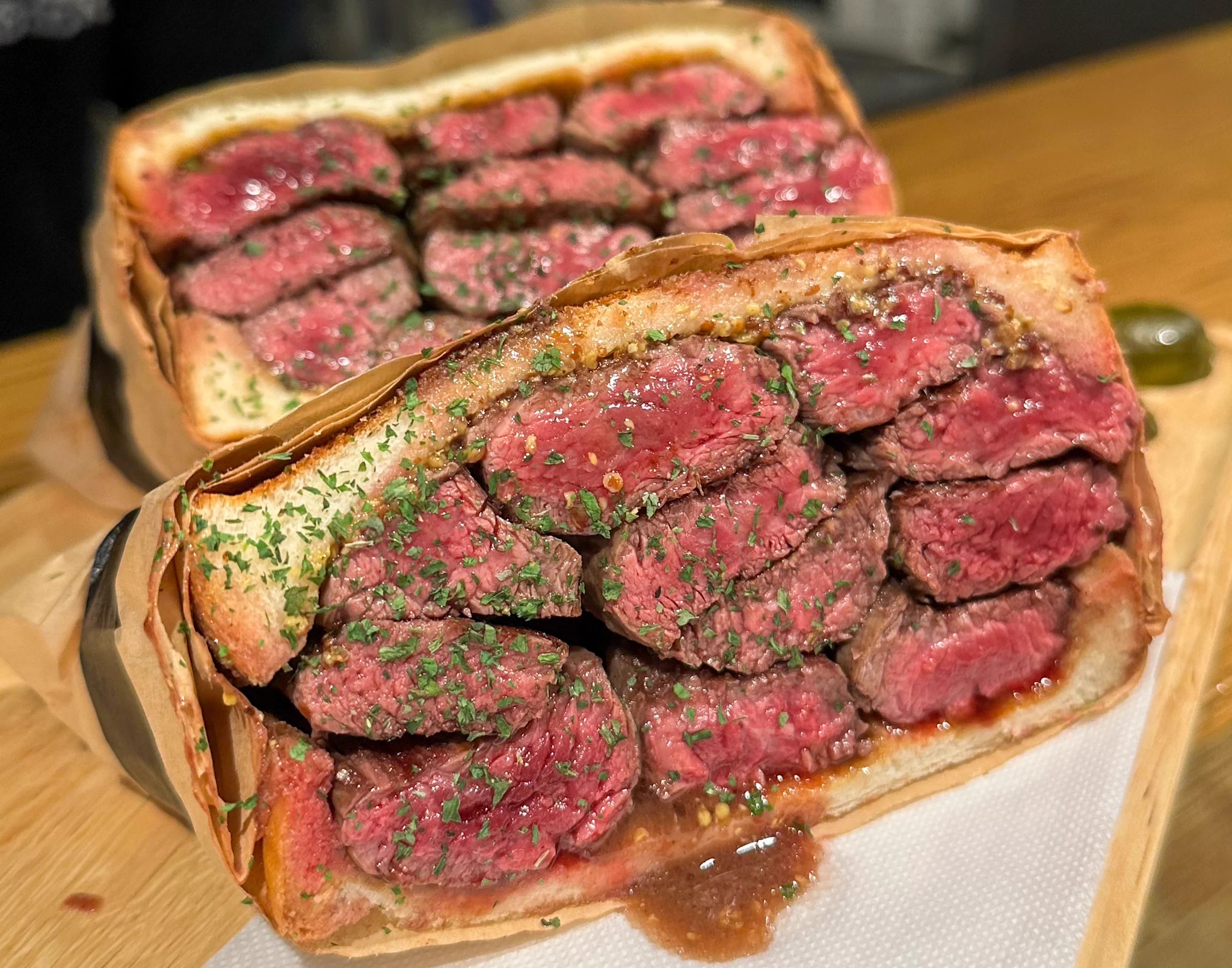 肉まみれになりたい方へ！ど迫力ミートサンドが食べられる恵比寿のお店。