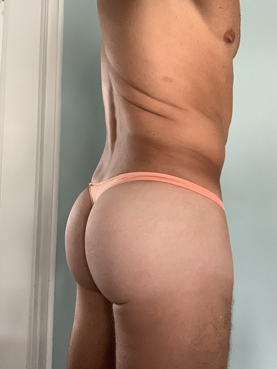 parkcitybulge's tweet photo. I'm feeling kinda vers......tonite....in my muscleskins poser thong..... #thongfetish #muscleskins #thonglover #batespace #bulge #bulto #thong #thongdaddy #bator #edging #thongass #bubblebuttmen #musculososentanga #gayposer https://t.co/JoULiDJCyz